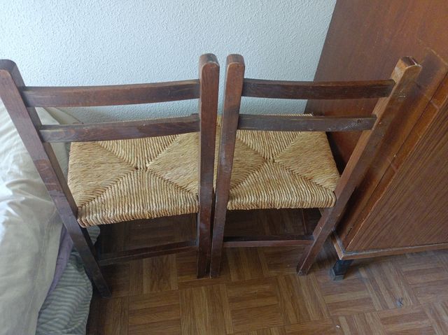 2 Sillas Madera Rústicas - Asiento mimbre
