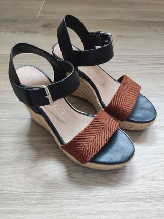 Sandalias cuña BIMBA Y LOLA