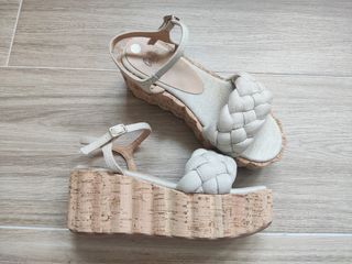 Sandalias Castañer cuña beige