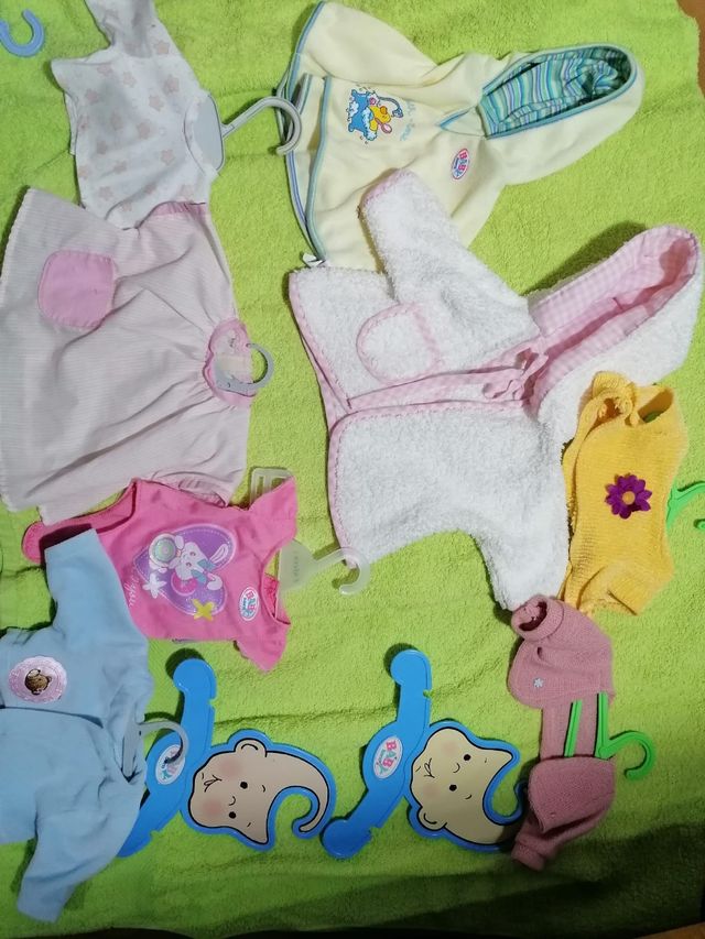 Armario Baby Born + Ropa + la  Muñeca baby born