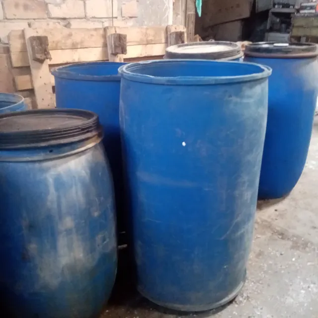 Bidones azules 200L. Varias unidades. 