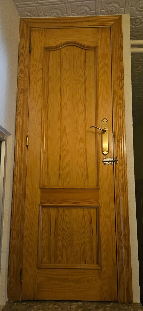 Puertas madera maciza