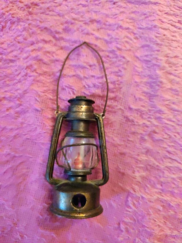 Sacapuntas antiguo farol bronce