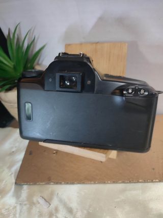Canon EOS 3000 cámara réflex SLR profesional leer