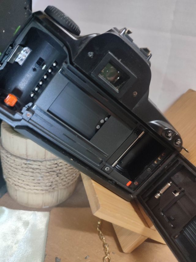 Canon EOS 3000 cámara réflex SLR profesional leer