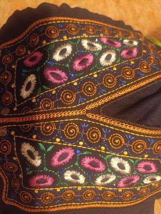 Blusa negra bordada verano