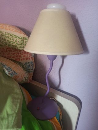 Lámpara 3 brazos morada metal y sobremesa