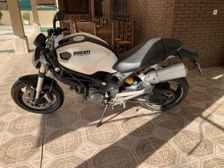 Ducati Monster 696 A2