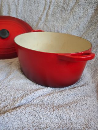 Olla ovalada Le Creuset roja