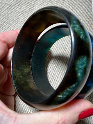 Pulseras rígidas azul y verde resina