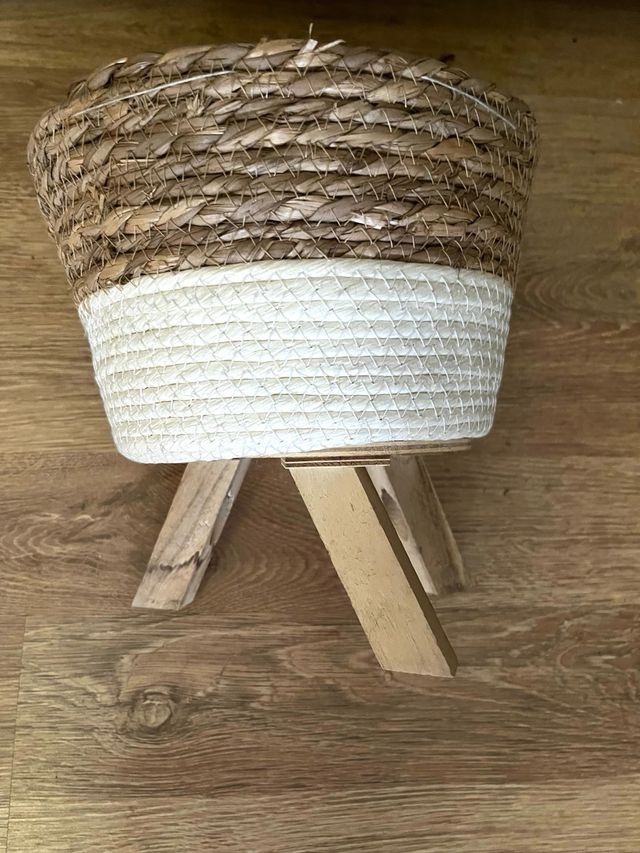 Porta piante in corda e legno