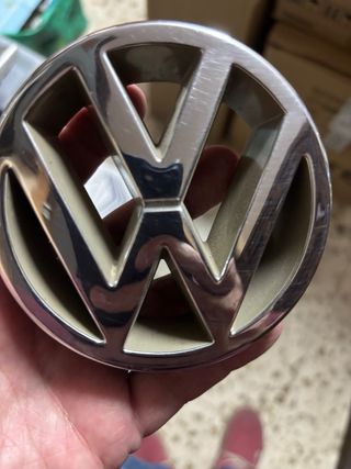 Insignia frontal VW clásica