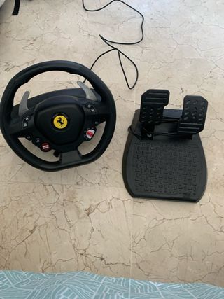 Volante Ferrari para PS4/PS5