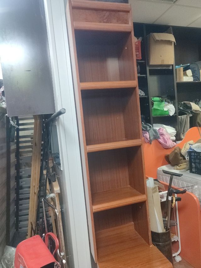 Estantería librería de madera marrón