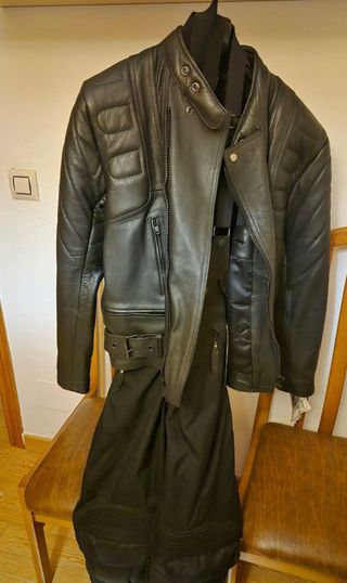 Traje moto piel: chaqueta y pantalón