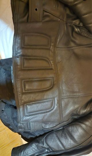 Traje moto piel: chaqueta y pantalón