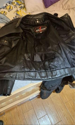 Traje moto piel: chaqueta y pantalón