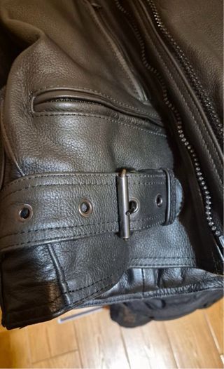 Traje moto piel: chaqueta y pantalón
