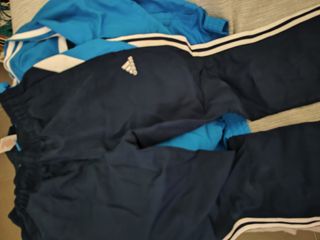 Chándal Adidas azul y blanco,talla 7 (1,40cm)
