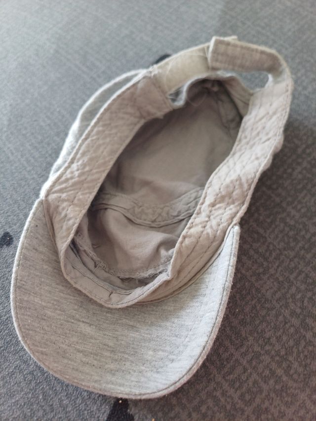 Cappellino bimba grigio con strass