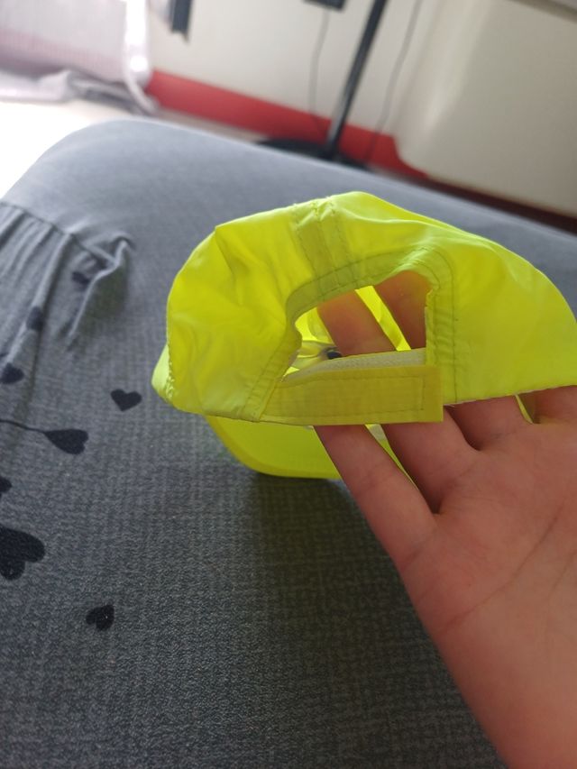 Cappellino neonato giallo