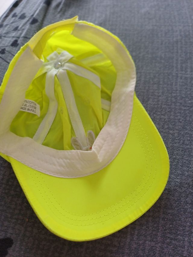Cappellino neonato giallo