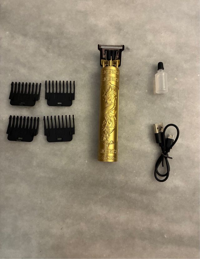 Máquina afeitar dorada