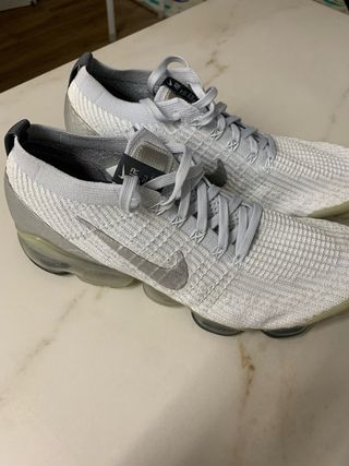 Nike Vapormax: zapatillas blancas y plateadas