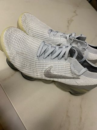 Nike Vapormax: zapatillas blancas y plateadas