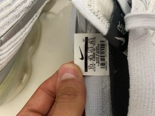 Nike Vapormax: zapatillas blancas y plateadas