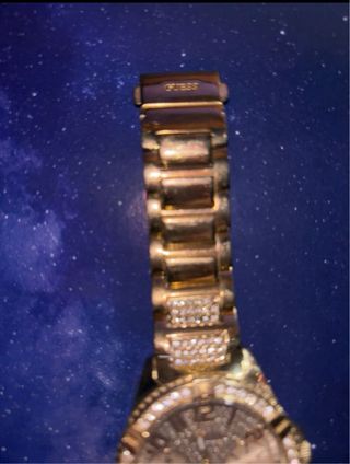 Reloj Guess dorado mujer