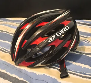 Casco Giro Aeon negro y rojo