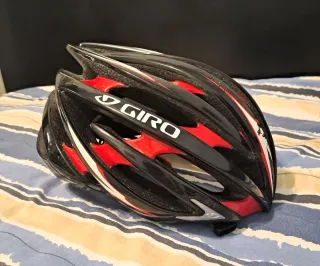 Casco Giro Aeon negro y rojo