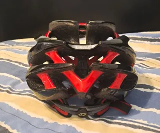 Casco Giro Aeon negro y rojo