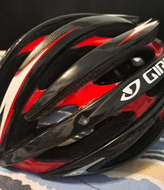 Casco Giro Aeon negro y rojo