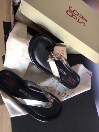Sandalias AS98 negras y plateadas
