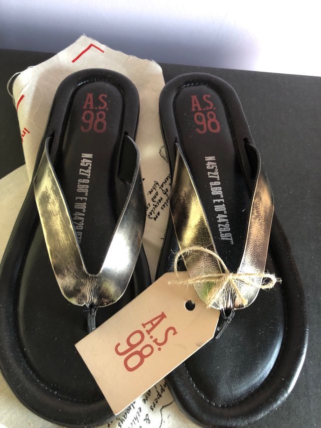 Sandalias AS98 negras y plateadas