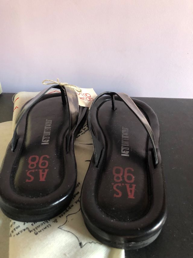 Sandalias AS98 negras y plateadas