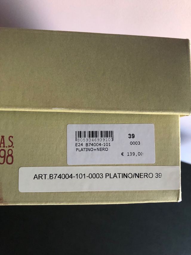 Sandalias AS98 negras y plateadas