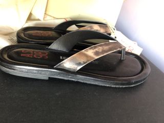 Sandalias AS98 negras y plateadas