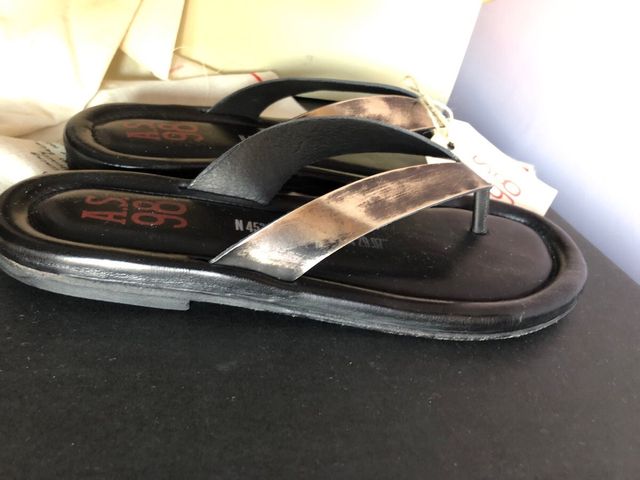Sandalias AS98 negras y plateadas