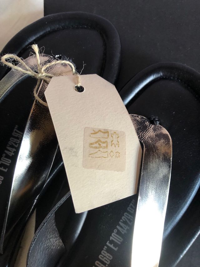 Sandalias AS98 negras y plateadas