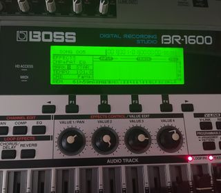 BOSS BR-1600: Grabadora y Mezcladora