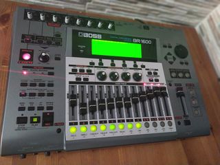 BOSS BR-1600: Grabadora y Mezcladora