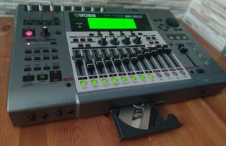 BOSS BR-1600: Grabadora y Mezcladora