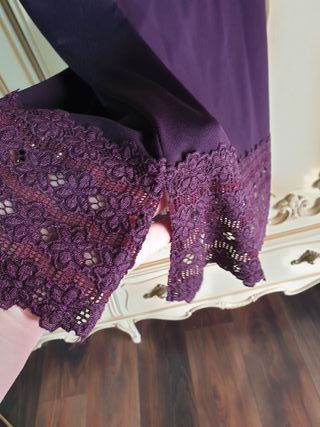 Falda morada con bordado