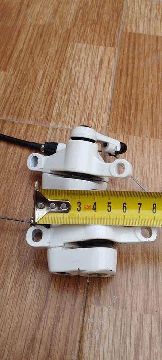 Frenos Tektro mecánicos para bicicleta de montaña.