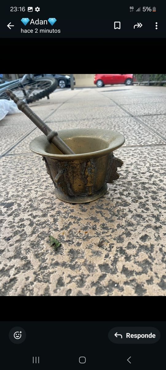 Mortero antiguo de bronce