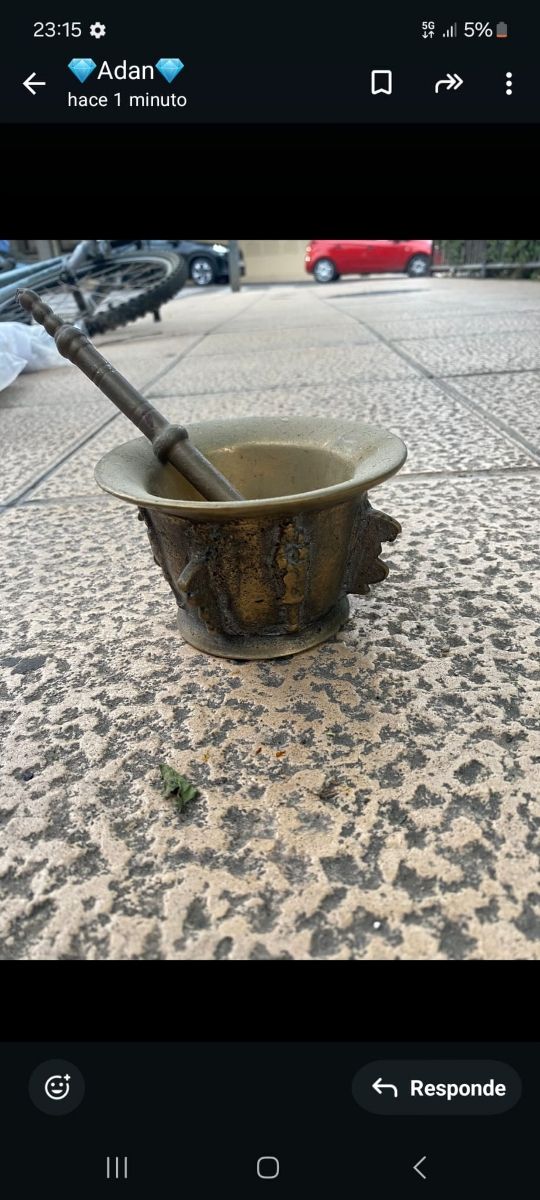 Mortero antiguo de bronce