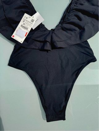 New Bañador negro con volantes Zara 